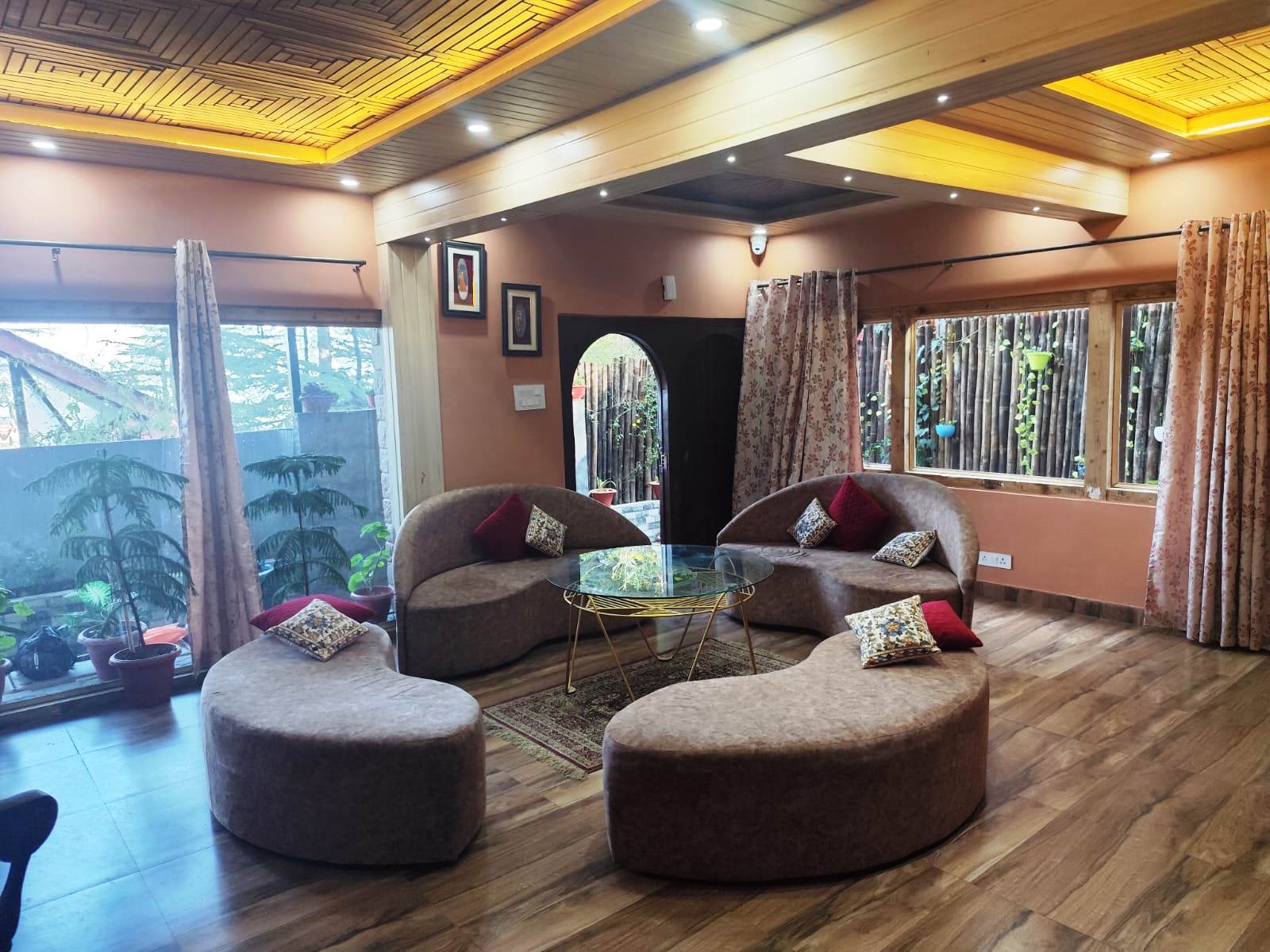 Fully Furnished 5 BHK Independent House for Sale in Jakhu, Shimla