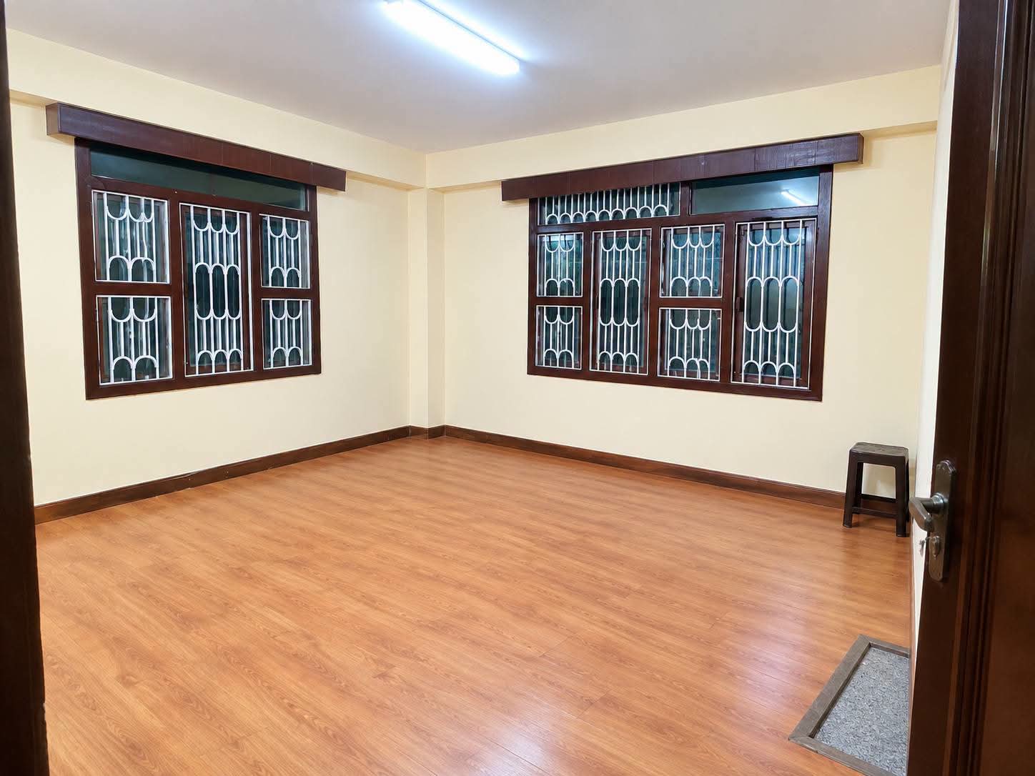 Semi-Furnished 2 BHK Flat for Sale in Near Ayurvedic Hospital, Chhota Shimla, Shimla